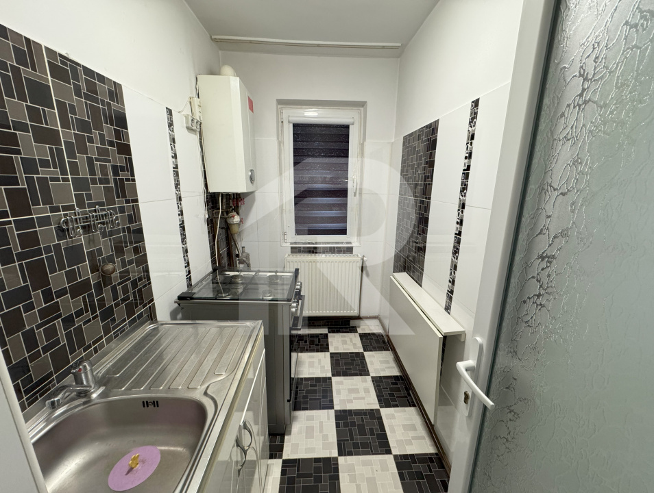 apartament 3 camere, parter, Plopeni, langa padure