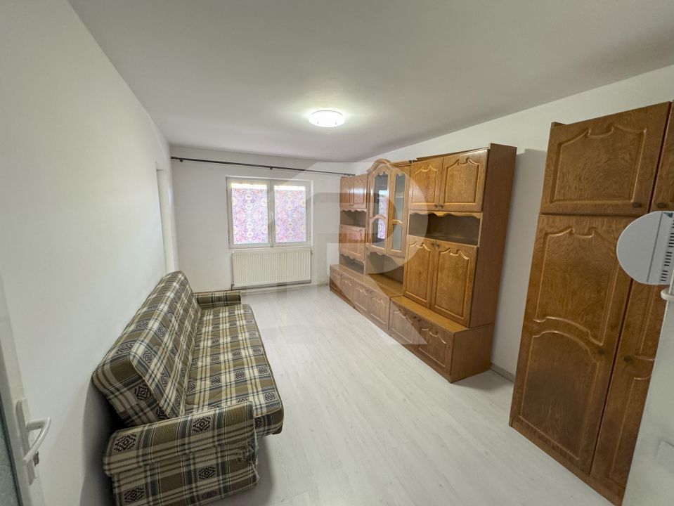 apartament 3 camere, parter, Plopeni, langa padure