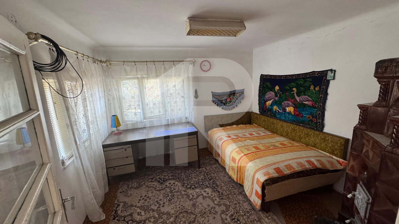 langa Primaria Gorgota, casa locuibila cu teren generos