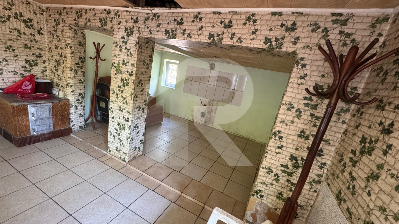 langa Primaria Gorgota, casa locuibila cu teren generos