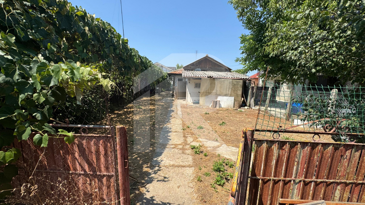 langa Primaria Gorgota, casa locuibila cu teren generos
