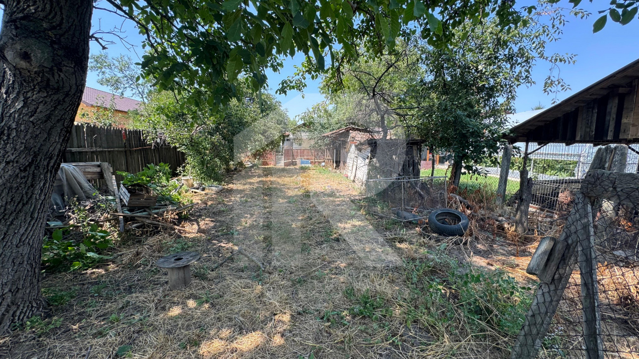 langa Primaria Gorgota, casa locuibila cu teren generos