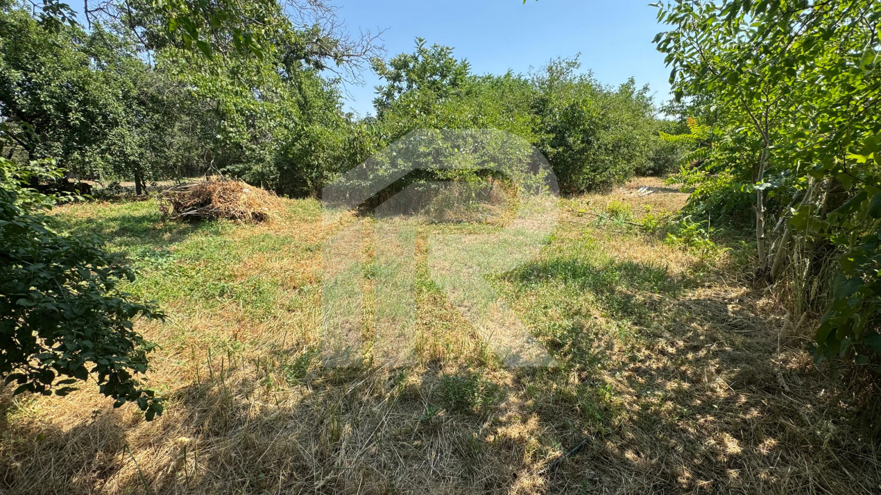 langa Primaria Gorgota, casa locuibila cu teren generos
