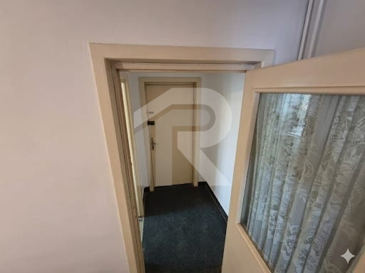 2 camere, etaj intermediar, ultracentral, ideal ce vrei...